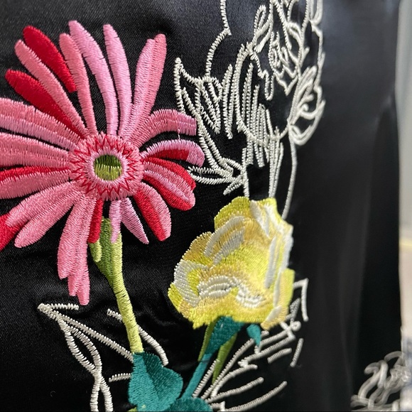 100% Silk Black Floral Embroidered Knee Length Skirt Size 6 Like New - Picture 7 of 17